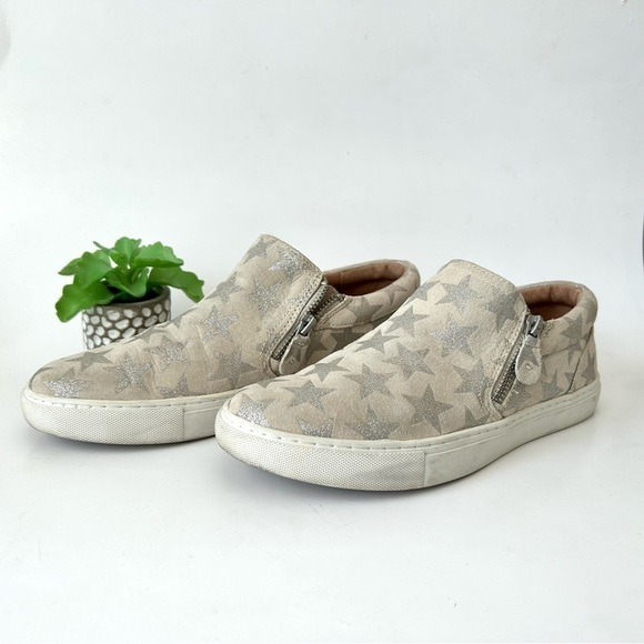Gentle Souls Lowe Metallic Star Print Leather Sneakers Slip On Zip Up Size 7.5 - Picture 3 of 7